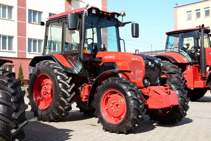 traktor_belarus_82-3_1